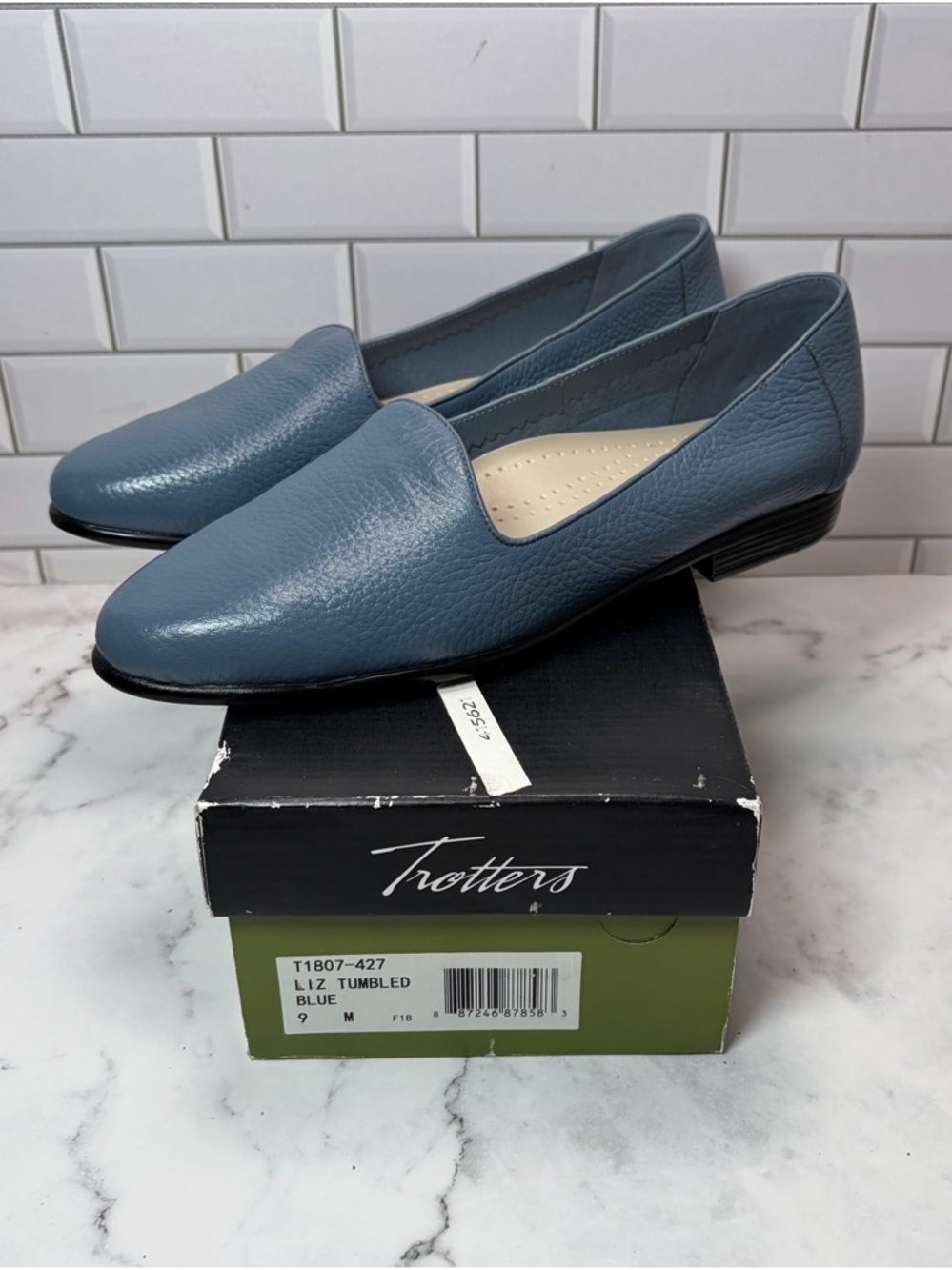 Trotters Liz Tumbled Size :9 Women Slate Blue Leather Slip-On Loafers